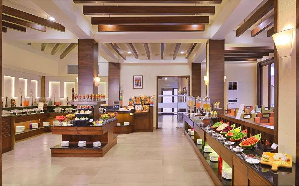 Country Inn & Suites By Radisson, Goa Candolim Restaurante foto